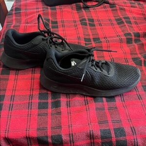 Nike Womens Black Sneakers